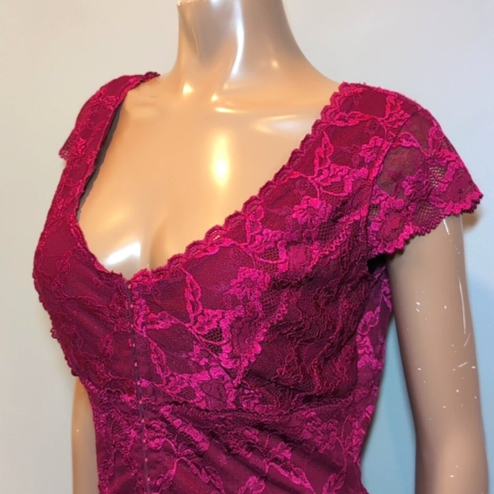 Le Chateau Fuchsia Lace Top - Picture 4 of 14